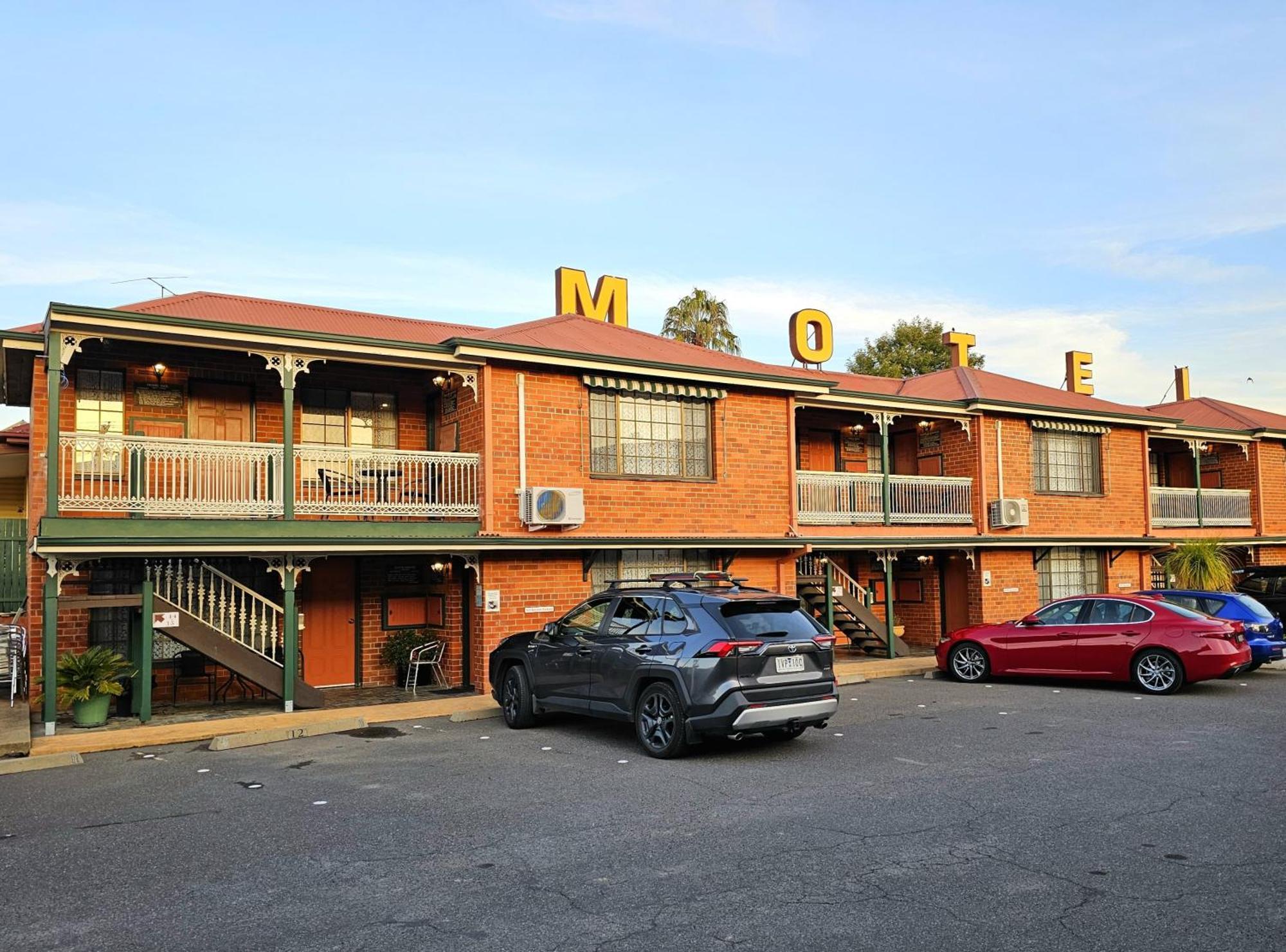Poet'S Recall Motel Gundagai Exterior photo